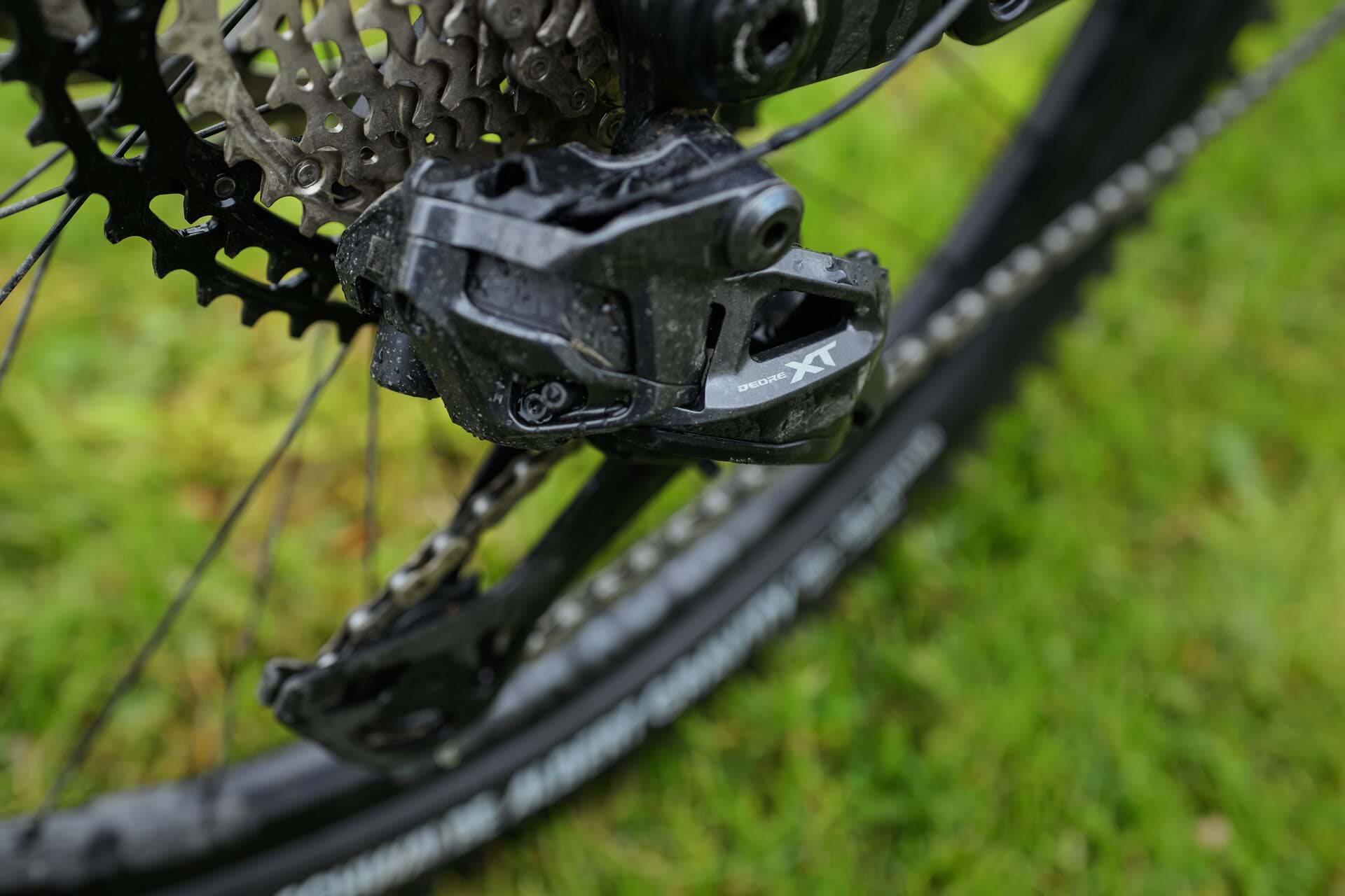 Schaltwerk und Kassette eines Mountainbikes in Nahaufnahme